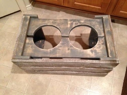 Pallet dog 2025 bowl stand